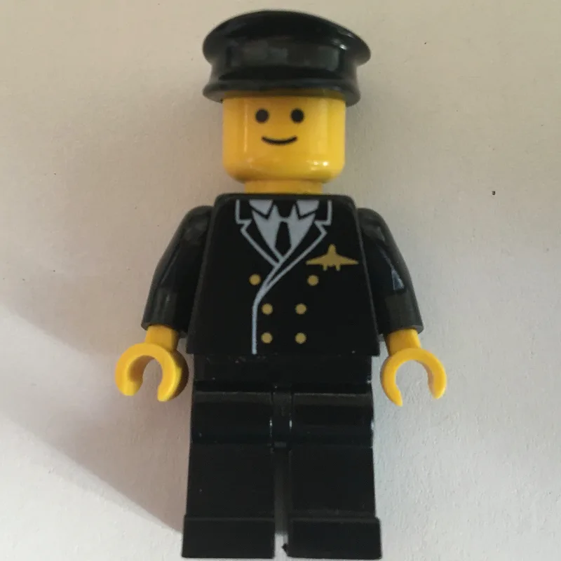 Pilot, Black Suit with Tie and Airplane Badge… — minifigurine LEGO | Brick Broker