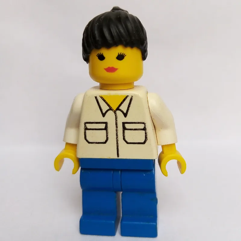 Woman - White Torso/Shirt, Blue Legs — dans quels sets LEGO ? (fig-004795) | Brick Broker