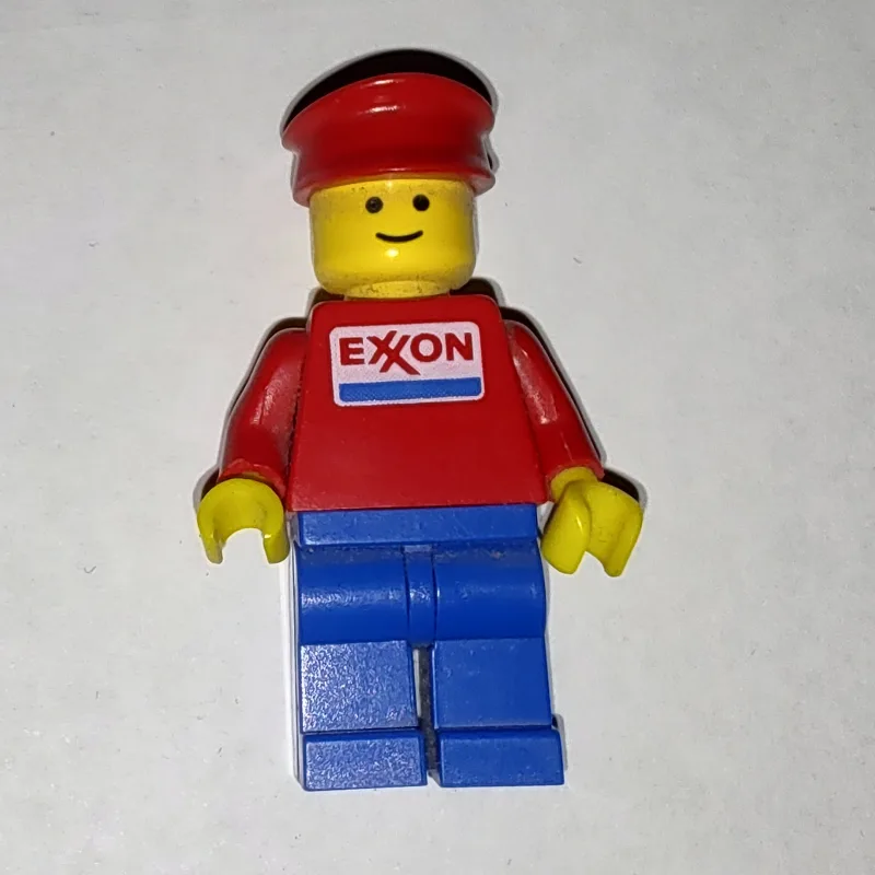 Man, Red Torso with Exxon Logo, Blue Legs, Re… — minifigurine LEGO | Brick Broker