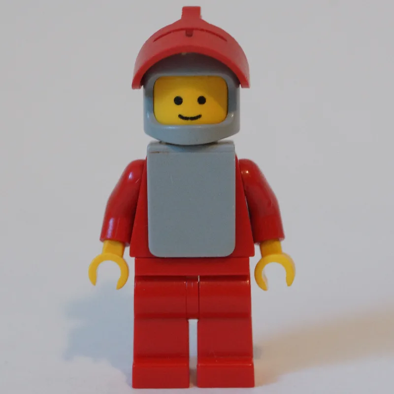 Knight (Yellow Castle) - Red with Visor — minifigurine LEGO | Brick Broker