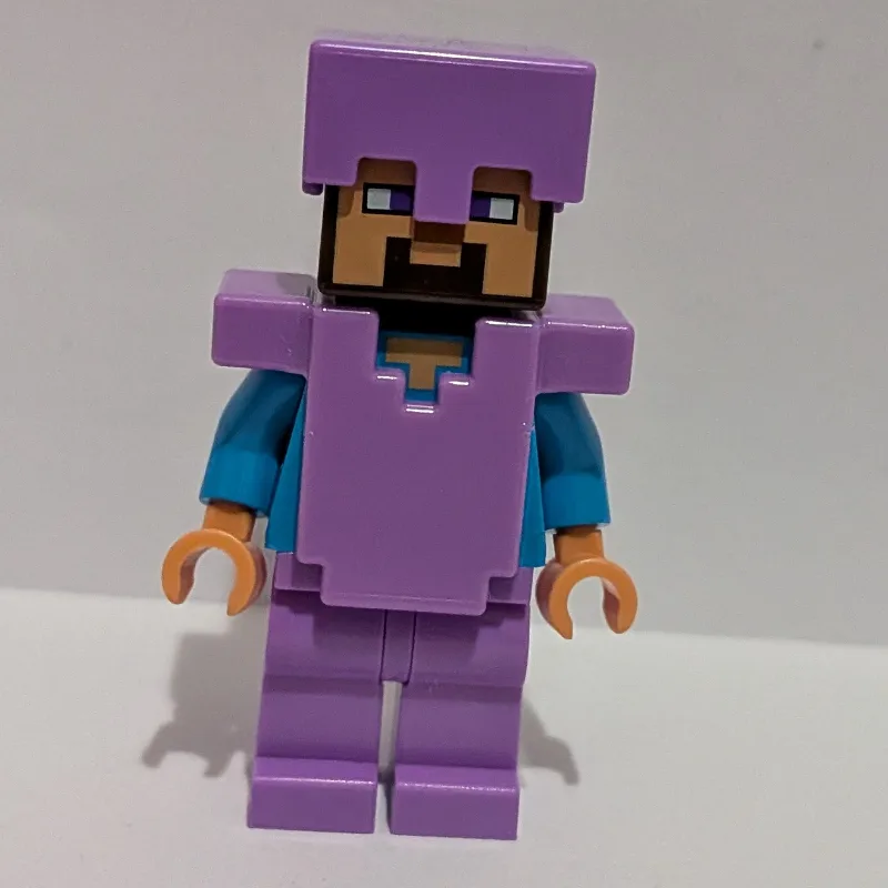 Steve, Nougat Face, Lavender Helmet and Armor — minifigurine LEGO | Brick Broker