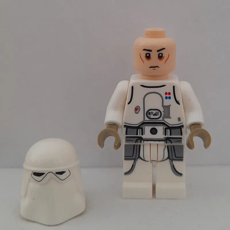 Snowtrooper, White Hips, Light Nougat Head, O… — minifigurine LEGO | Brick Broker