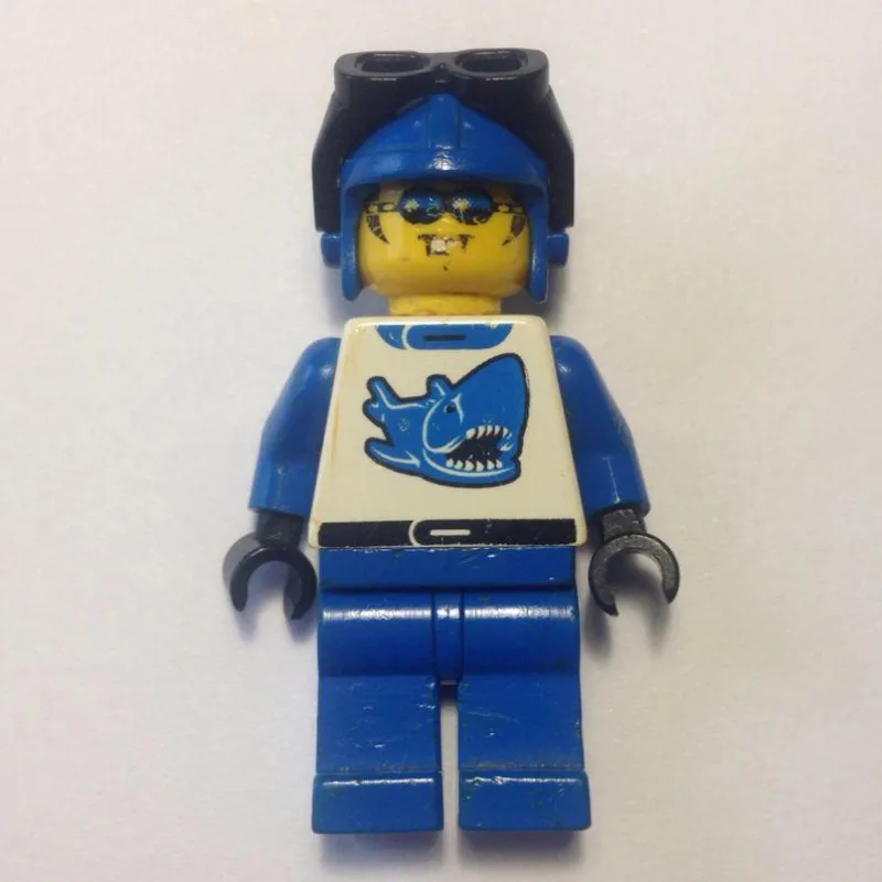 Racer, Blue and White Outfit with Shark, Blue… — minifigurine LEGO | Brick Broker