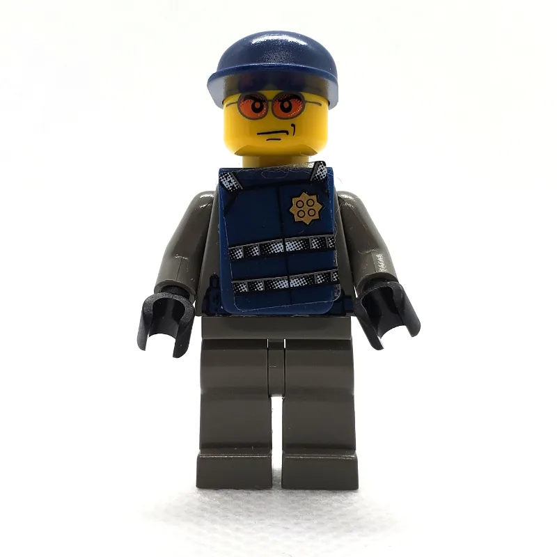 Security Guard, Dark Gray Shirt with Badge, D… — minifigurine LEGO | Brick Broker