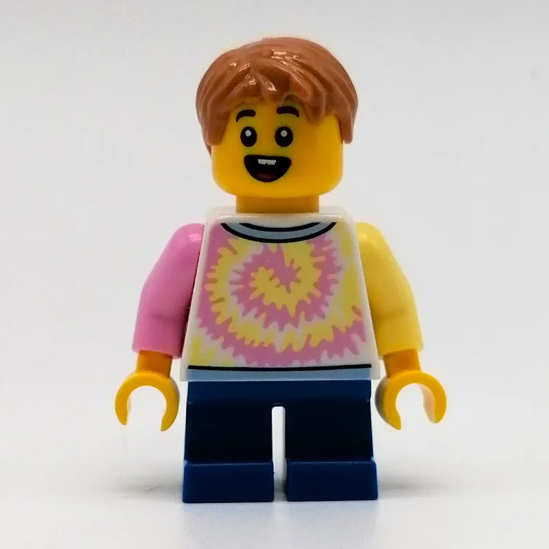 Boy, Tie-dye Shirt, Short Blue Legs — dans quels sets LEGO ? (fig-012768) | Brick Broker
