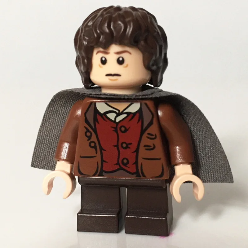 Frodo Baggins - Dark Bluish Gray Cape — dans quels sets LEGO ? (fig-005198) | Brick Broker