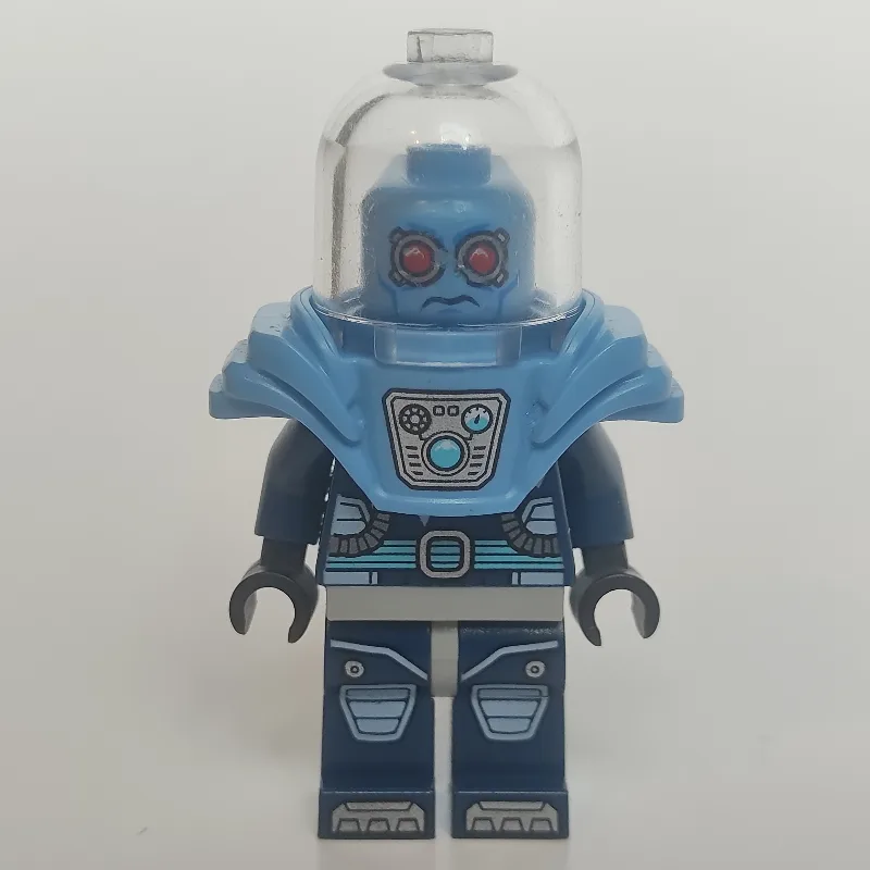 Mr. Freeze with Red Goggles and Shoulder Armor — minifigurine LEGO | Brick Broker