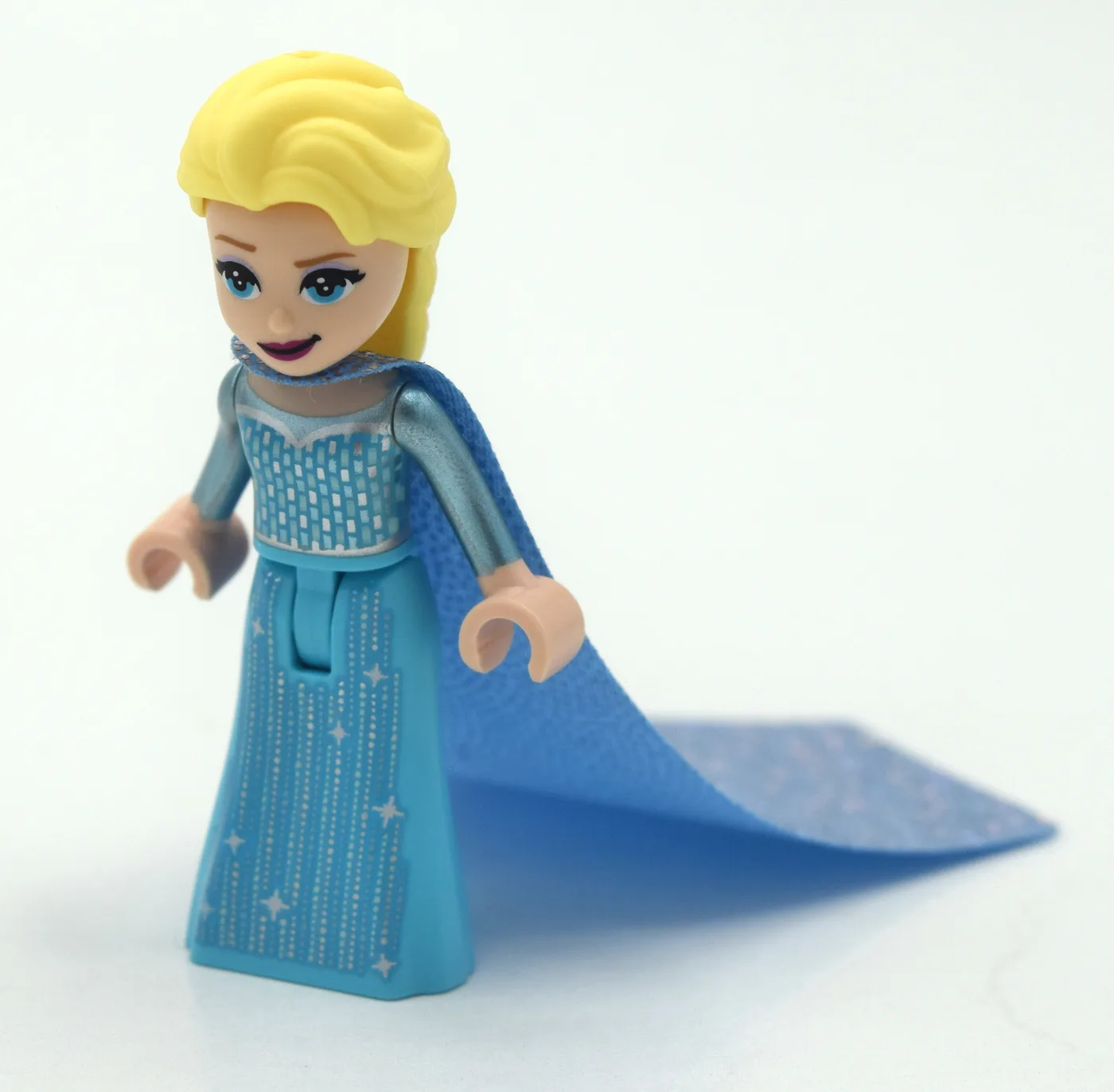 Elsa, Medium Azure Dress, Cape — dans quels sets LEGO ? (fig-011579) | Brick Broker