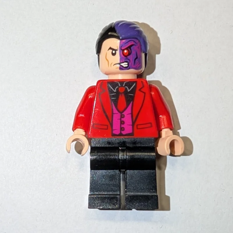 Two-Face with Red Jacket, Dark Pink Vest and… — minifigurine LEGO | Brick Broker
