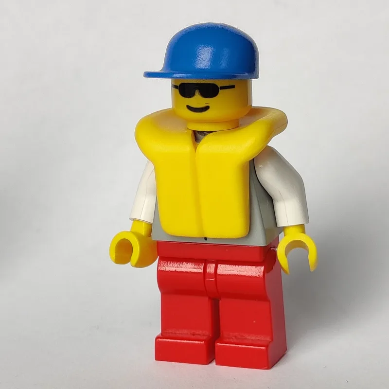 Light Grey Jacket, Red Legs, Blue Cap, Sungla… — minifigurine LEGO | Brick Broker