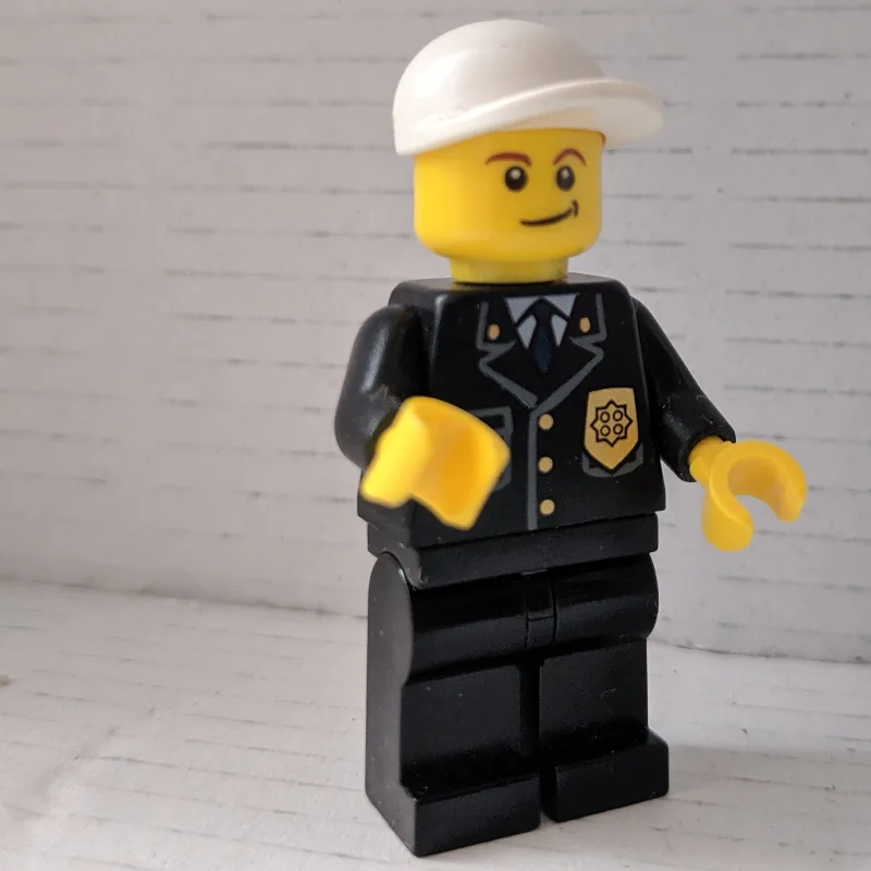 Policeman, Black Suit with Badge, White Cap — minifigurine LEGO | Brick Broker