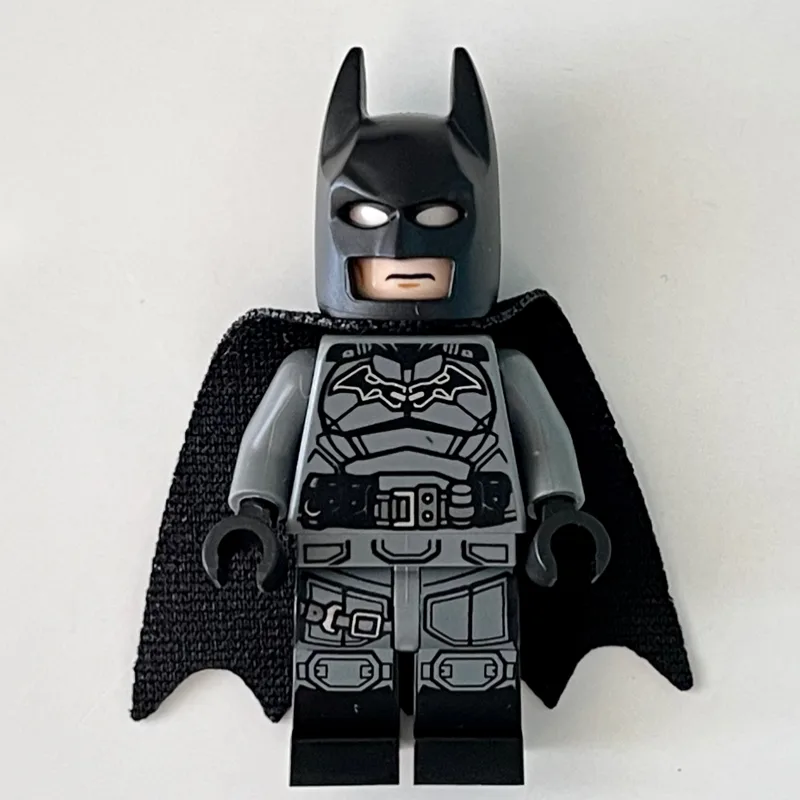 Batman, Dark Bluish Gray Suit, Black Cape and… — minifigurine LEGO | Brick Broker