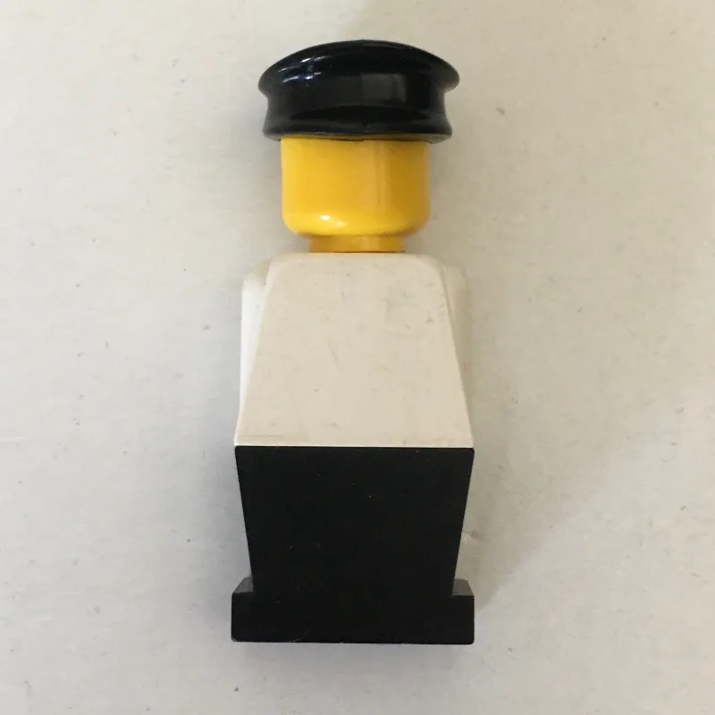 LEGOLAND White Torso, Black Legs, Black Hat — minifigurine LEGO | Brick Broker