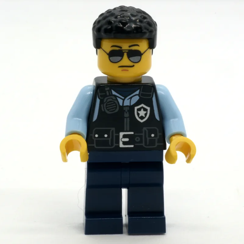 Police Officer - Black Torso, Dark Blue Legs,… — minifigurine LEGO | Brick Broker