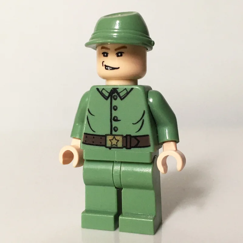 Russian Guard with Open Mouth Smirk — dans quels sets LEGO ? (fig-005856) | Brick Broker