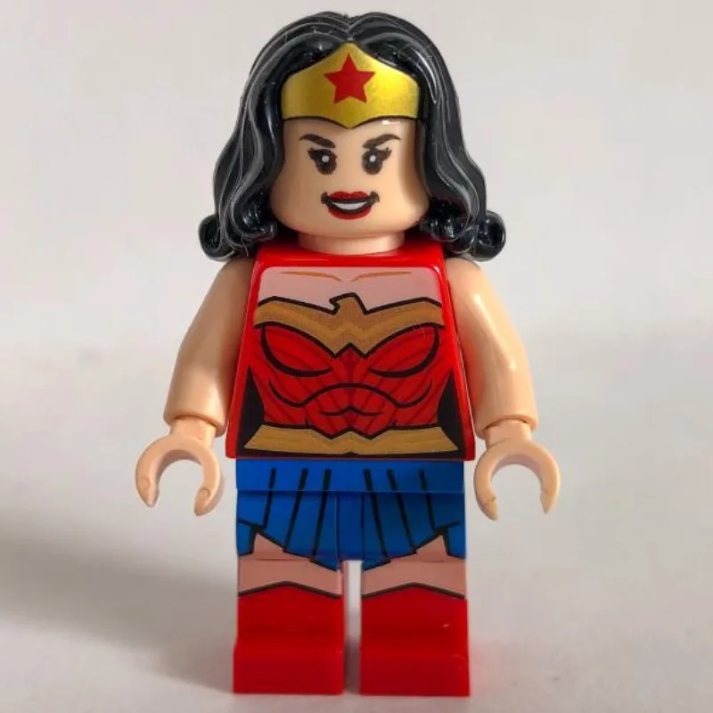 Wonder Woman with Tiara and Hair, and Gold Be… — minifigurine LEGO | Brick Broker