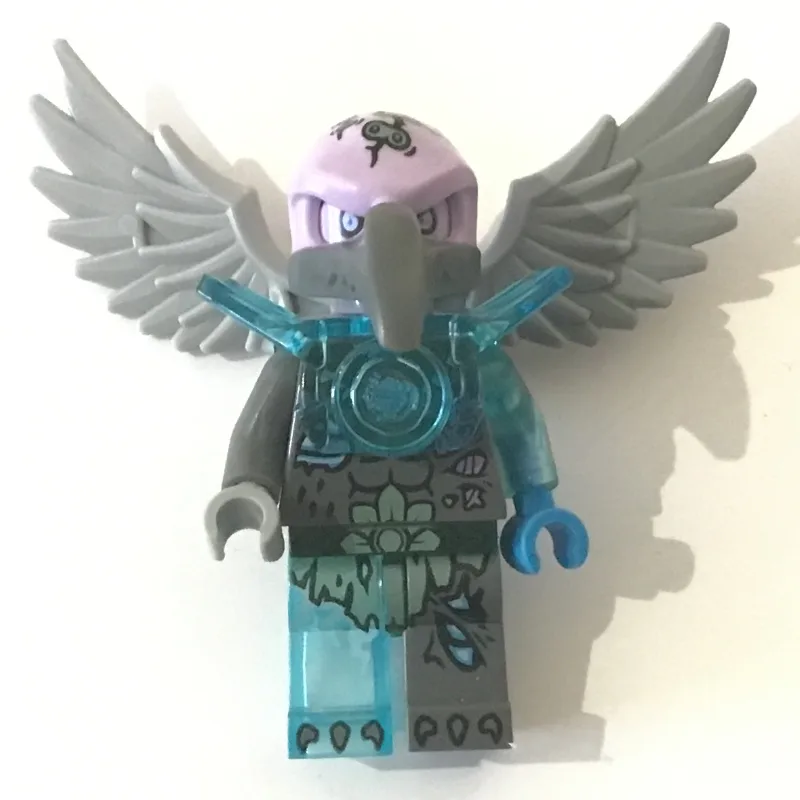 Vornon with Trans-Light Blue Shoulder Armor — minifigurine LEGO | Brick Broker