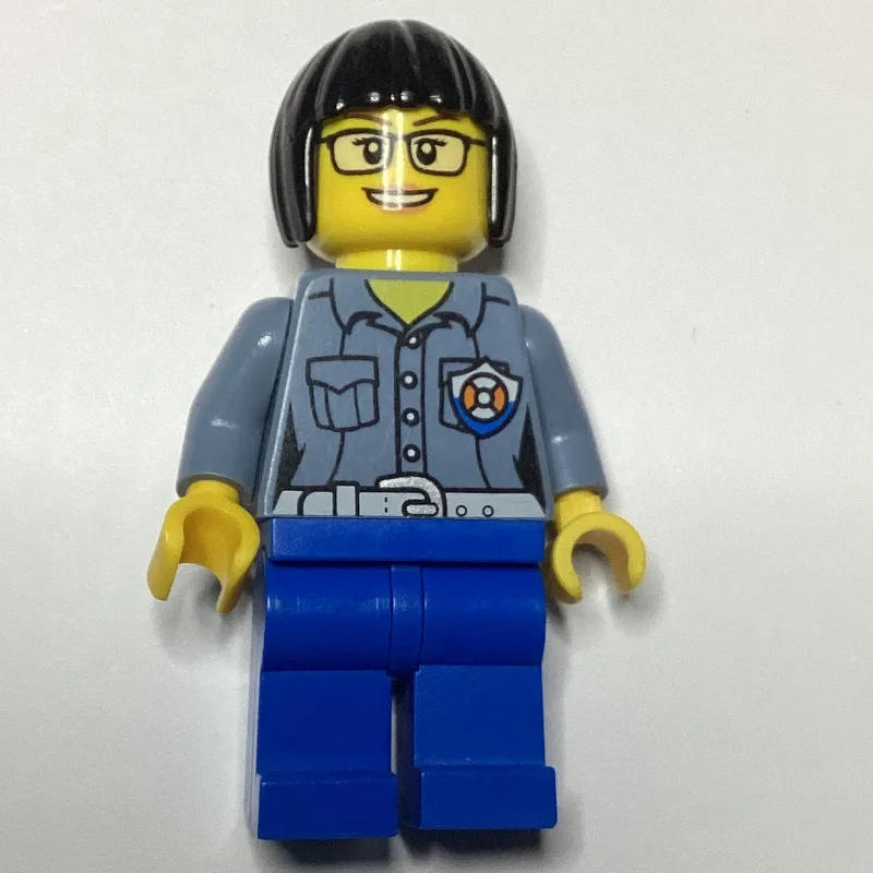 Coast Guard, Woman, Sand Blue Shirt with Badg… — minifigurine LEGO | Brick Broker