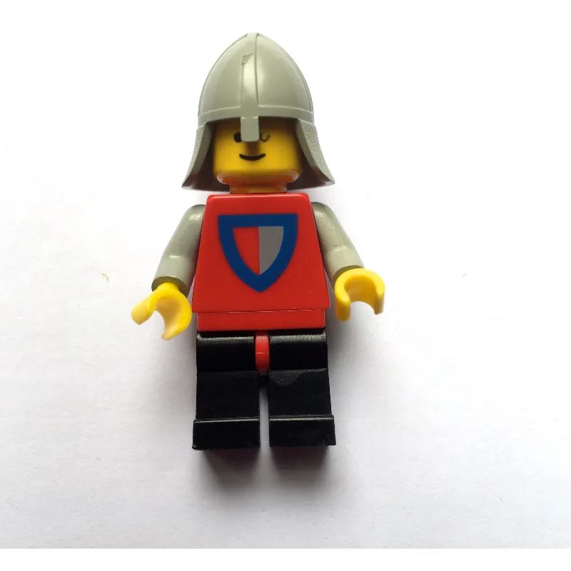 Knight (Halved Shield) - Black Legs, Neck-Pro… — minifigurine LEGO | Brick Broker